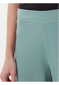 Puma Spodnie dresowe Ess Elevated 685025 Zielony Straight Fit. Kolor: zielony. Materiał: syntetyk