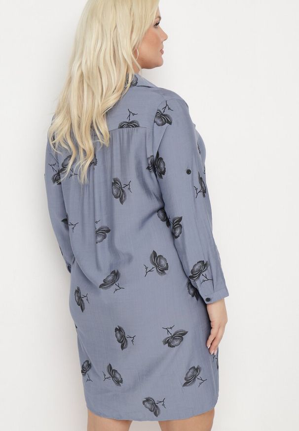 Born2be - Granatowa Koszulowa Sukienka z Guzikami i Regulowanymi Rękawami Xatella. Kolekcja: plus size. Kolor: niebieski. Wzór: kwiaty. Typ sukienki: koszulowe