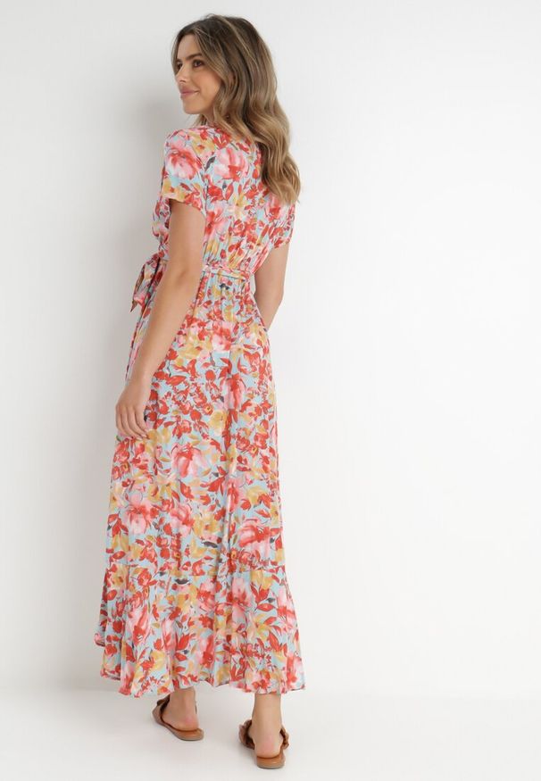 Born2be - Czerwono-Niebieska Sukienka Varila. Kolor: czerwony. Materiał: wiskoza, materiał. Wzór: jednolity, kolorowy, kwiaty. Sezon: lato. Typ sukienki: kopertowe, asymetryczne. Długość: midi