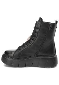 Czarne Botki Nessi Modne Obuwie Damskie Z Motylem. Okazja: na co dzień. Zapięcie: sznurówki. Kolor: czarny. Materiał: skóra. Styl: casual #7
