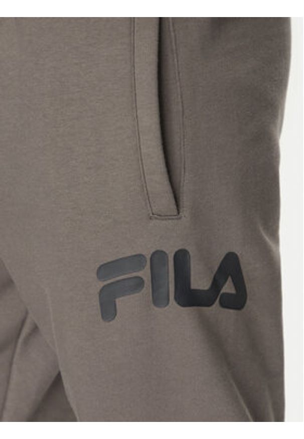 Fila Spodnie dresowe Lagesse FAM0869 Szary Regular Fit. Kolor: szary. Materiał: bawełna