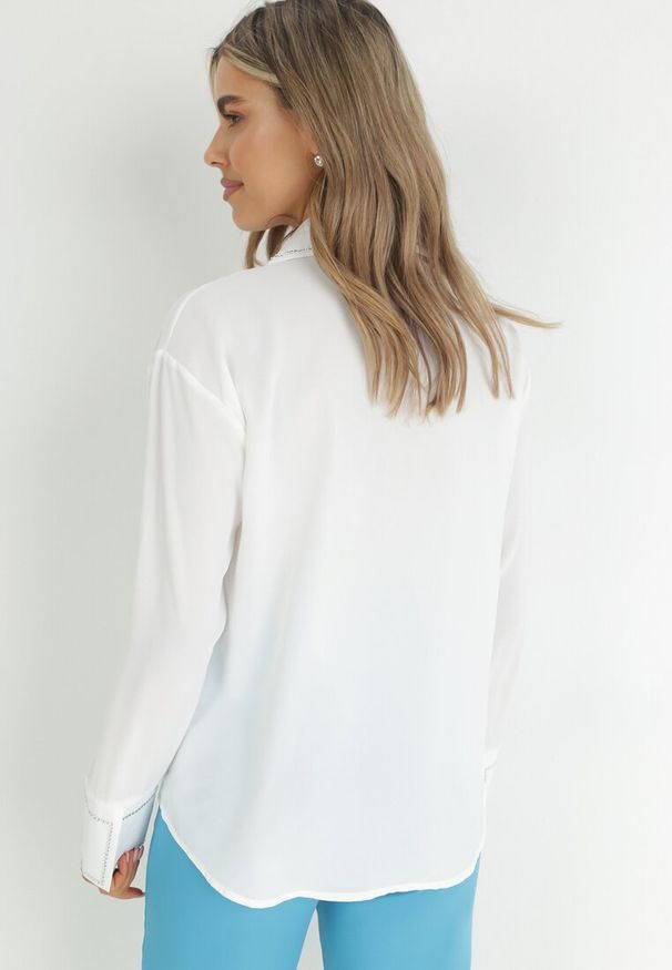 Born2be - Biała Koszula z Ozdobnym Kołnierzem Jenevieve. Kolor: biały. Styl: elegancki