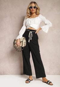Renee - Czarne Spodnie Regular w Prążki High Waist Sallamia. Okazja: na co dzień. Stan: podwyższony. Kolor: czarny. Materiał: tkanina. Wzór: prążki. Styl: klasyczny, elegancki, casual #4