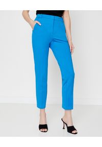Pinko - PINKO - Niebieskie spodnie w kant Bello 100. Stan: podwyższony. Kolor: niebieski. Materiał: materiał. Styl: elegancki