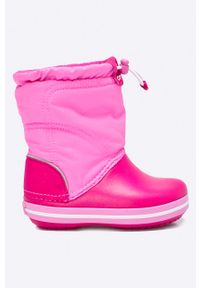 Crocs - Śniegowce dziecięce. Nosek buta: okrągły. Kolor: różowy. Materiał: syntetyk, materiał. Szerokość cholewki: normalna. Sezon: zima #1