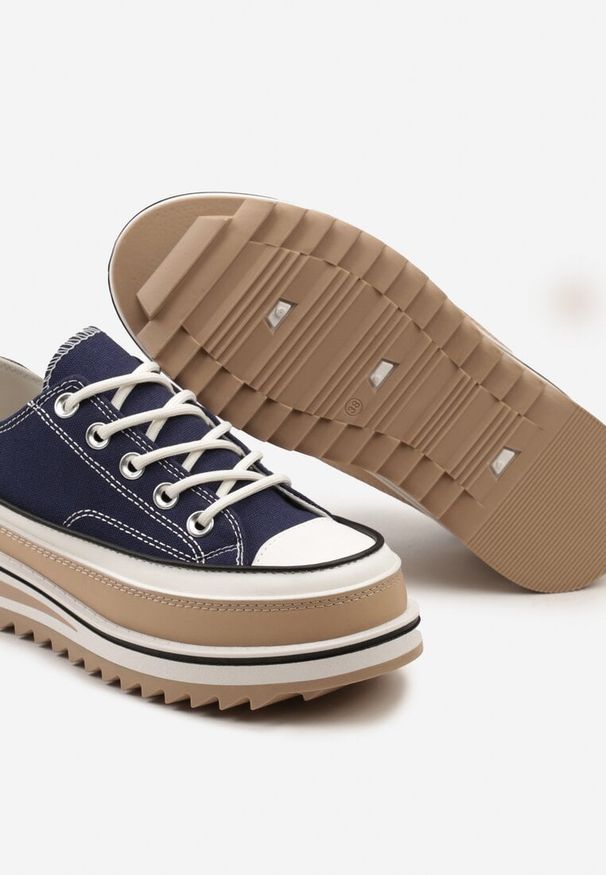 Renee - Granatowe Trampki na Ozdobnej Platformie ze Sznurowaniem Moonoria. Zapięcie: sznurówki. Kolor: niebieski. Materiał: jeans. Obcas: na platformie. Styl: elegancki, klasyczny