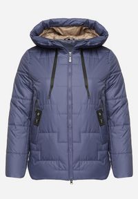 Born2be - Niebieska Pikowana Kurtka z Kapturem i Ozdobnymi Suwakami Tulirisa. Okazja: na co dzień. Typ kołnierza: kaptur. Kolekcja: plus size. Kolor: niebieski. Materiał: jeans. Styl: sportowy, casual #3