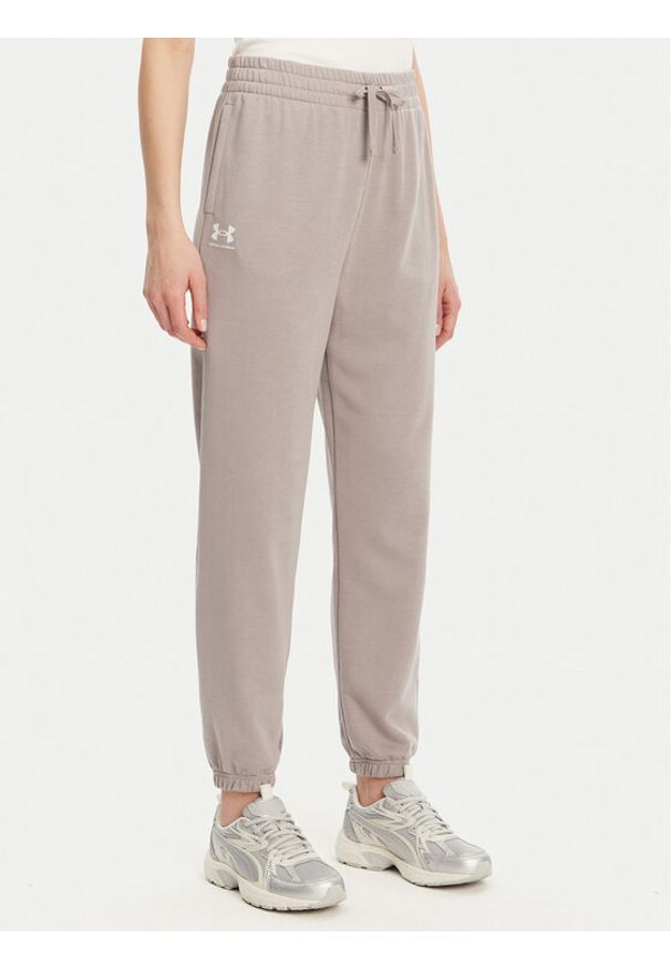 Under Armour Spodnie dresowe Ua Rival 1382735 Beżowy Loose Fit. Kolor: beżowy. Materiał: bawełna