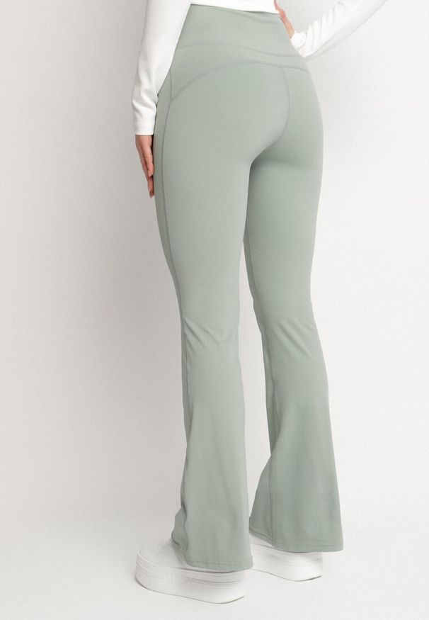 Born2be - Miętowe Legginsy o Kroju Dzwonów z Wysokim Stanem Koritea. Okazja: na co dzień. Stan: podwyższony. Kolor: zielony. Styl: klasyczny, casual