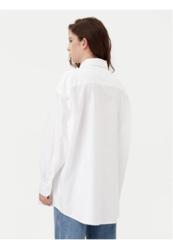 Tommy Jeans Koszula DW0DW20289 Biały Oversize. Kolor: biały. Materiał: bawełna