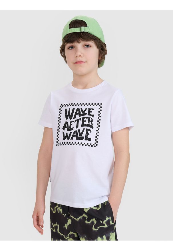 4f - 4F T-shirt regular z nadrukiem chłopięcy - biały 158 (12-13 lat). Okazja: na co dzień. Kolor: biały. Materiał: dzianina, bawełna, jersey. Długość rękawa: krótki rękaw. Długość: krótkie. Wzór: nadruk. Sezon: lato. Styl: klasyczny, sportowy, casual