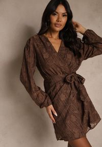 Renee - Brązowa Sukienka w Kwiaty o Kopertowym Kroju z Wiązanym Paskiem Essna. Kolor: brązowy. Materiał: poliester. Wzór: kwiaty. Typ sukienki: kopertowe #2