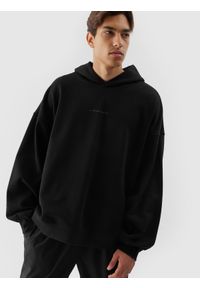 4f - Bluza dresowa nierozpinana z kapturem męska - czarna. Okazja: na co dzień. Typ kołnierza: kaptur. Kolor: czarny. Materiał: dresówka. Wzór: nadruk, gładki. Styl: casual #2