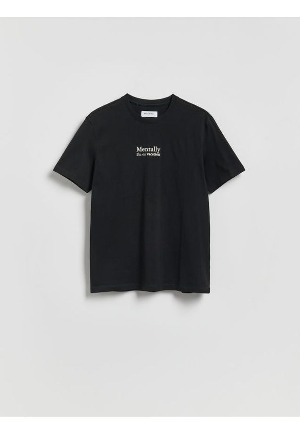 Reserved - T-shirt regular z nadrukiem - czarny. Kolor: czarny. Materiał: dzianina, bawełna. Wzór: nadruk