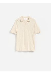 Reserved - Sweter polo z dodatkiem lnu - beżowy. Typ kołnierza: polo. Kolor: beżowy. Materiał: len