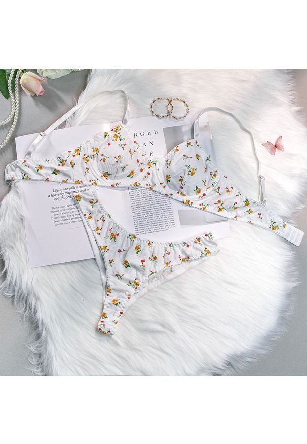 Intica - Komplet bielizny z delikatnym zdobieniem Jocelyne. Kolor: biały. Materiał: materiał. Wzór: aplikacja