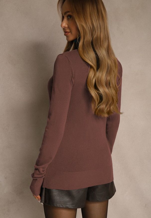 Renee - Brązowy Golf Sweterkowy z Domieszką Kaszmiru Zaivanna. Okazja: do pracy, na spacer, na co dzień, na spotkanie biznesowe. Typ kołnierza: golf. Kolor: brązowy. Materiał: kaszmir. Sezon: jesień. Styl: klasyczny, casual, elegancki, biznesowy