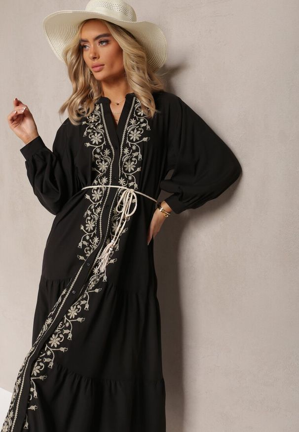 Renee - Czarna Midi Sukienka o Trapezowym Kroju z Ozdobnymi Haftami w Stylu Boho Tactila. Kolor: czarny. Wzór: haft. Sezon: jesień, wiosna. Typ sukienki: trapezowe. Styl: boho. Długość: midi
