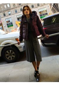 Reserved - Bermudy z paskiem - szary. Kolor: szary. Materiał: wiskoza, tkanina #1