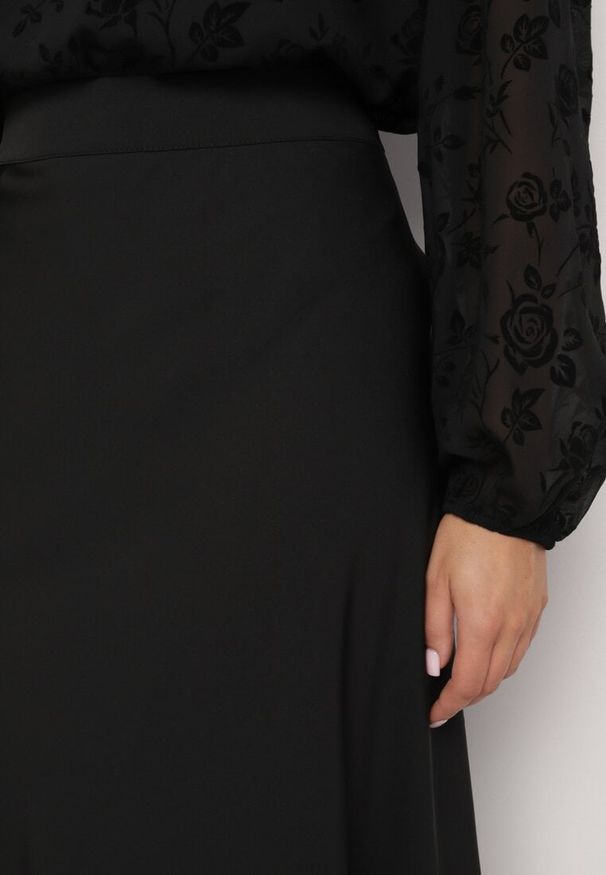 Born2be - Czarna Klasyczna Spódnica o Rozkloszowanym Kroju Dorilda. Okazja: na co dzień, na spotkanie biznesowe, do pracy. Kolor: czarny. Styl: klasyczny