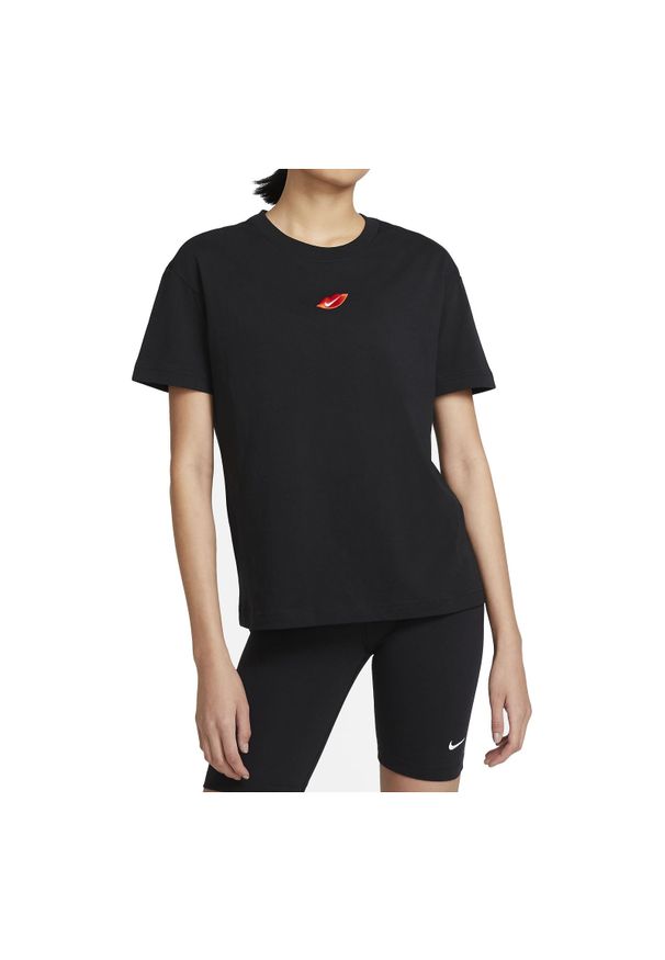 Koszulka damska Nike Sportswear DB9817. Materiał: materiał, poliester, bawełna, jersey. Długość rękawa: krótki rękaw. Długość: krótkie