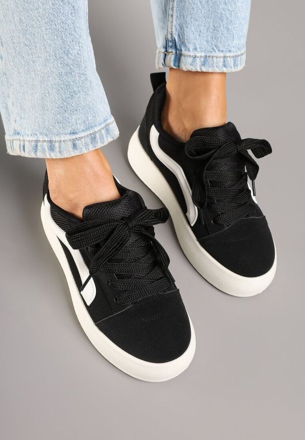 Renee - Czarne Sneakersy Kultowe Tenisówki na Grubej Podeszwie Nurisora. Okazja: na co dzień. Nosek buta: okrągły. Kolor: czarny. Materiał: jeans. Szerokość cholewki: normalna
