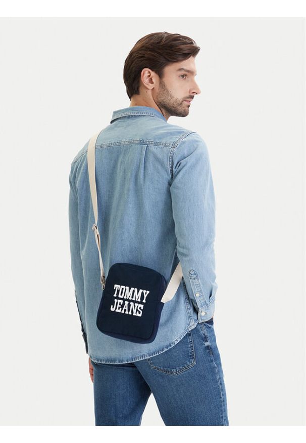 Tommy Jeans Saszetka Tjm Bold Varsity Reporter AM0AM14223 Granatowy. Kolor: niebieski. Materiał: materiał