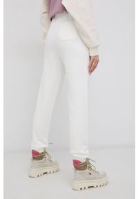 Reebok Classic Spodnie bawełniane HB8629 damskie kolor kremowy gładkie. Stan: podwyższony. Kolor: beżowy. Materiał: bawełna. Wzór: gładki #3