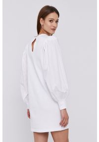 Karl Lagerfeld Sukienka 211W1360 kolor biały mini prosta. Okazja: na co dzień. Kolor: biały. Materiał: tkanina, dzianina. Długość rękawa: długi rękaw. Typ sukienki: proste. Styl: casual. Długość: mini #5