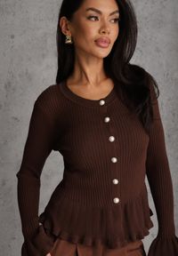 Renee - Brązowy Wiskozowy Kardigan w Prążki z Falbankami i Guzikami z Cyrkoniami Danareia. Okazja: na co dzień, na imprezę. Typ kołnierza: kołnierz z falbankami. Kolor: brązowy. Materiał: wiskoza. Wzór: prążki. Styl: casual #8