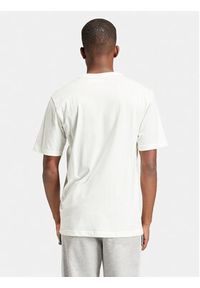 Adidas - adidas T-Shirt IS2911 Biały Regular Fit. Kolor: biały. Materiał: bawełna