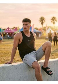 Sinsay - Bawełniany tank top sportowy z napisem - czarny. Kolor: czarny. Materiał: bawełna. Wzór: napisy. Styl: sportowy #1