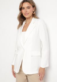 Born2be - Biała Marynarka Jednorzędowa ze Wzorem Pasków Viviella. Okazja: na co dzień, na spotkanie biznesowe. Kolor: biały. Materiał: jeans. Styl: biznesowy, klasyczny, elegancki, casual