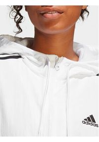 Adidas - adidas Wiatrówka Essentials 3-Stripes IC0560 Biały Loose Fit. Kolor: biały. Materiał: syntetyk #5