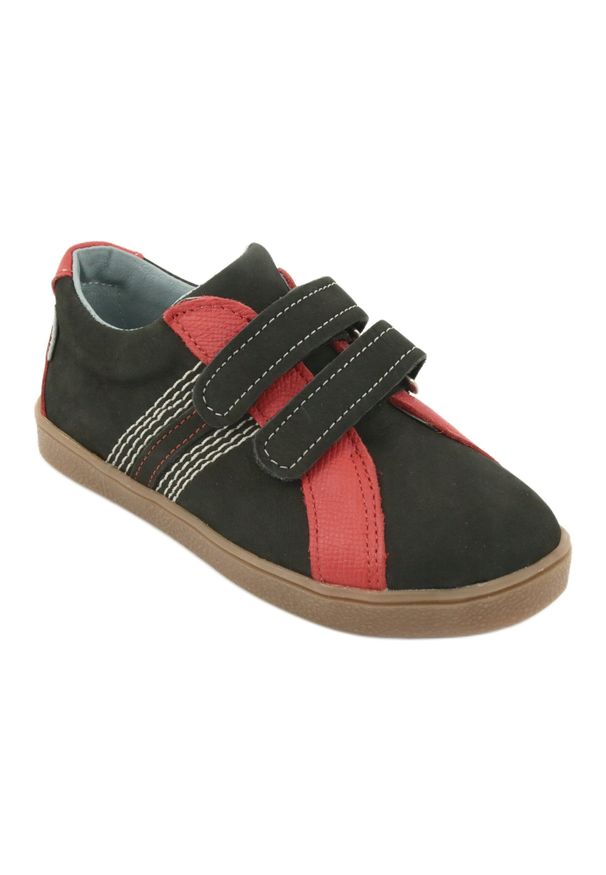 Buty chłopięce na rzepy Mazurek 1235 czarne czerwone. Zapięcie: rzepy. Kolor: czarny, wielokolorowy, czerwony. Materiał: nubuk, skóra. Sezon: wiosna, jesień