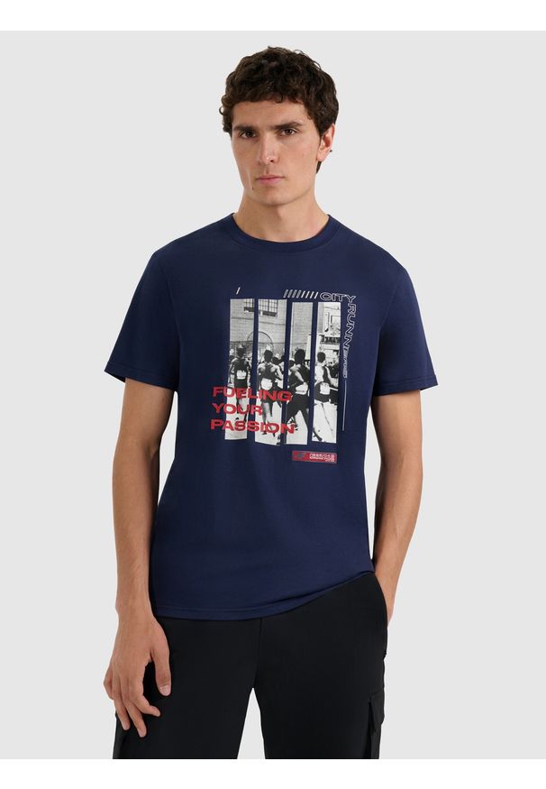 4f - 4F T-shirt regular z nadrukiem męski - granatowy S. Okazja: na co dzień. Kolor: niebieski. Materiał: materiał, bawełna. Wzór: nadruk. Styl: casual