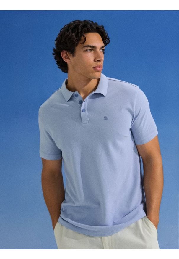 Sinsay - Bawełniana koszulka polo - błękitny. Typ kołnierza: polo. Kolor: niebieski. Materiał: bawełna