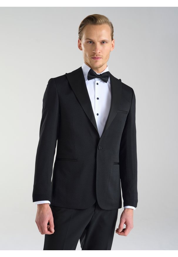 Pako Lorente - PAKO LORENTE – Czarna marynarka smokingowa w mikrowzór. Okazja: na sylwestra, na wesele, na ślub cywilny. Kolor: czarny. Materiał: poliester, wiskoza