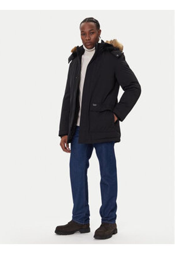 Guess Kurtka puchowa M5BL2G W2712 Czarny Regular Fit. Kolor: czarny. Materiał: syntetyk