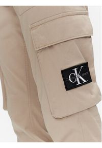 Calvin Klein Jeans Spodnie cargo J30J324696 Beżowy Skinny Fit. Kolor: beżowy. Materiał: bawełna #5