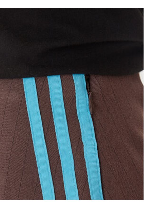Adidas - adidas Spódnica mini JX5305 Brązowy Regular Fit. Kolor: brązowy. Materiał: syntetyk