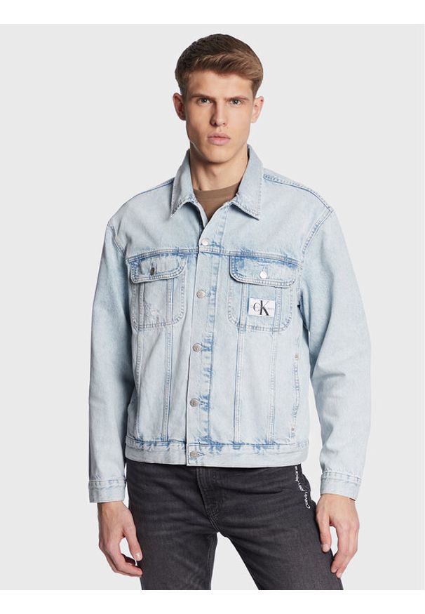 Calvin Klein Jeans Kurtka jeansowa J30J322381 Błękitny Regular Fit. Kolor: niebieski. Materiał: bawełna