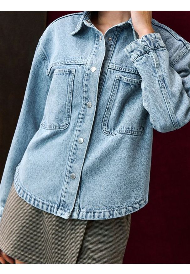 Sinsay - Koszula jeansowa - niebieski. Kolor: niebieski. Materiał: jeans