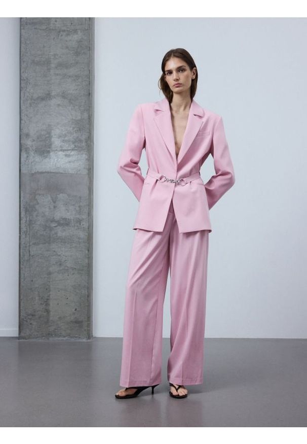 Reserved - Luźne spodnie z zakładkami - pastelowy róż. Kolor: różowy. Materiał: wiskoza, tkanina