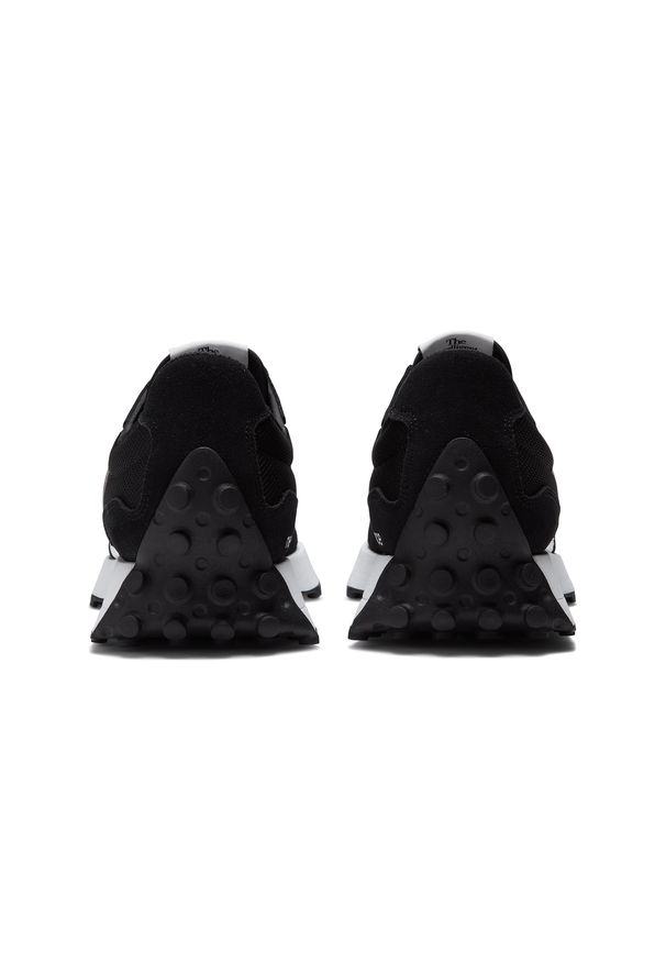 Buty męskie New Balance MS327CBW – czarne. Okazja: na co dzień. Kolor: czarny. Materiał: materiał, zamsz, syntetyk, jeans, guma, skóra. Szerokość cholewki: normalna