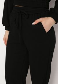 Born2be - Czarny Komplet Bawełniany Spodnie Szerokie ze Sznurkiem w Pasie i Bluza ze Ściągaczami Urionne. Kolor: czarny. Materiał: bawełna #7