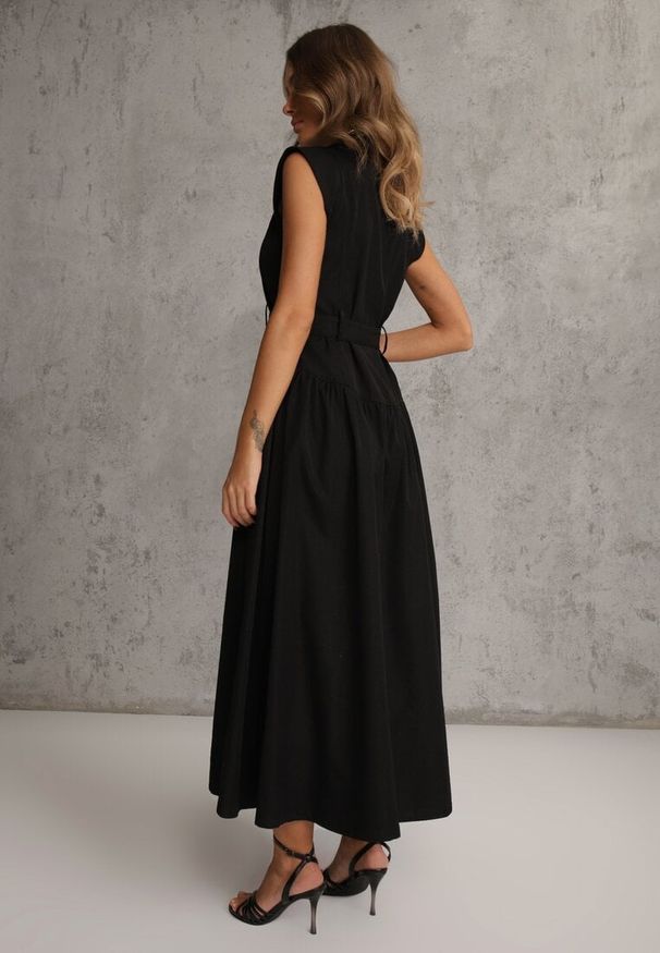 Renee - Czarna Sukienka Koszulowa Bez Rękawów z Paskiem i Metaliczną Klamrą Thespiphia. Okazja: na co dzień. Kolor: czarny. Długość rękawa: bez rękawów. Typ sukienki: koszulowe. Styl: elegancki, casual