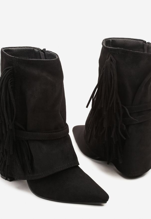 Renee - Czarne Botki Boho z Cholewką Imitującą Nogawkę i Frędzlami Zaslie. Okazja: na imprezę, na co dzień. Kolor: czarny. Materiał: jeans, skóra. Szerokość cholewki: normalna. Obcas: na obcasie. Styl: boho. Wysokość obcasa: średni