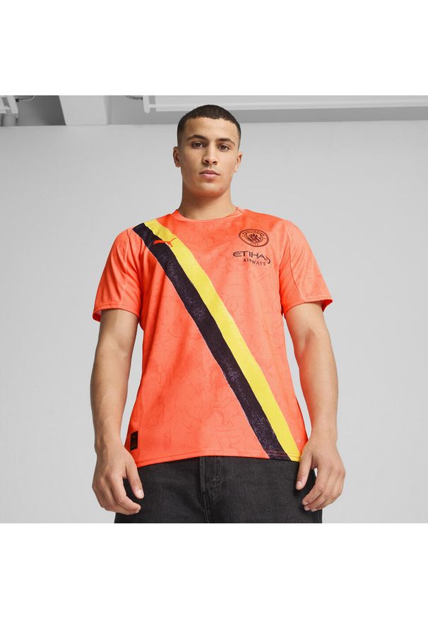 Puma - Męska koszulka KIDSUPER × MANCHESTER CITY PUMA Neon Sun Black Orange. Kolor: czarny, pomarańczowy, wielokolorowy, żółty. Sport: piłka nożna