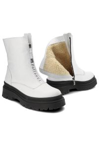 Białe Botki Pollonus Ocieplane Buty Damskie. Kolor: biały. Materiał: skóra, futro, syntetyk. Szerokość cholewki: normalna. Wzór: nadruk. Sezon: zima #7